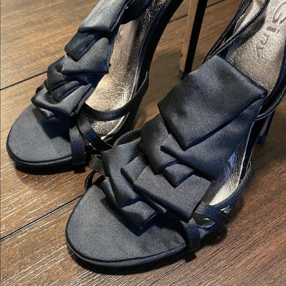 Source Unknown Black Ruffle Heels - image 2